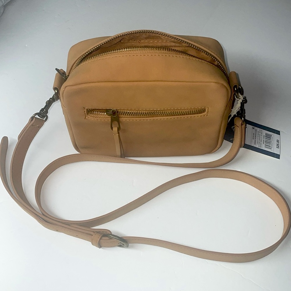New with Tag Universal Threads co. Light brown cross body purse
